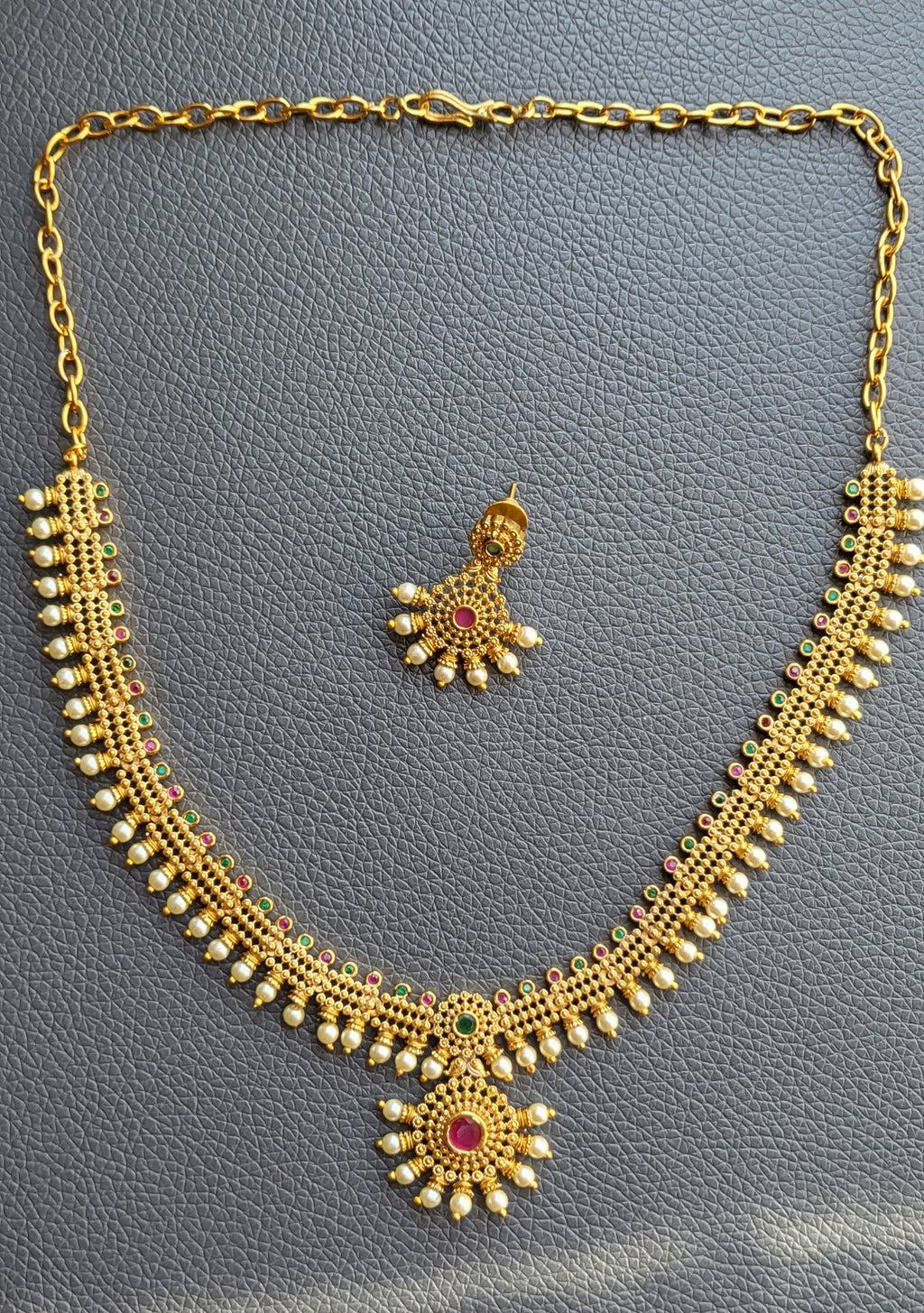 Ad stone Traditional Style 1 Necklace and Earrings