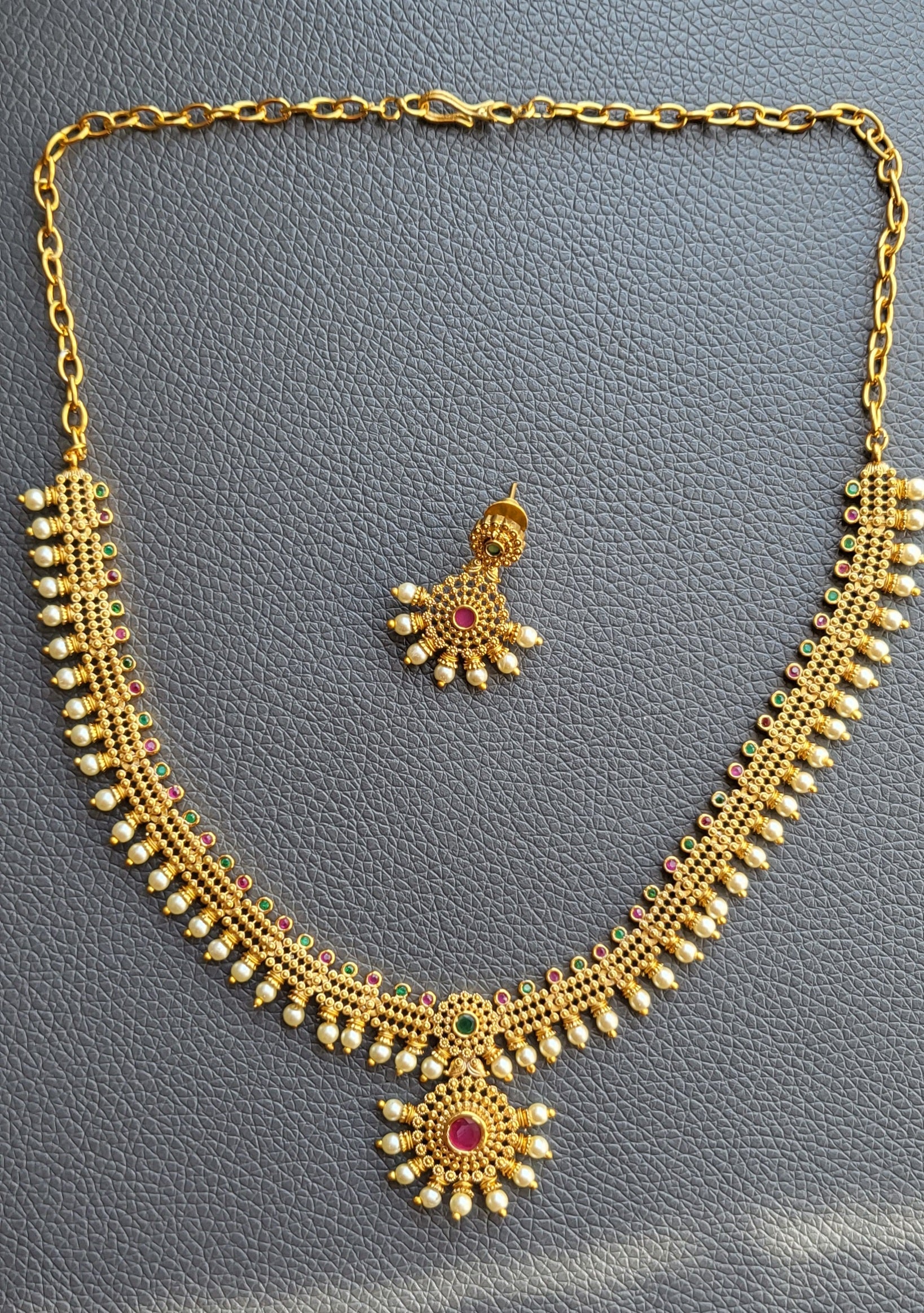 Ad stone Traditional Style 1 Necklace and Earrings